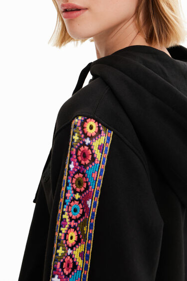 Embroidered ethnic sweatshirt | Desigual