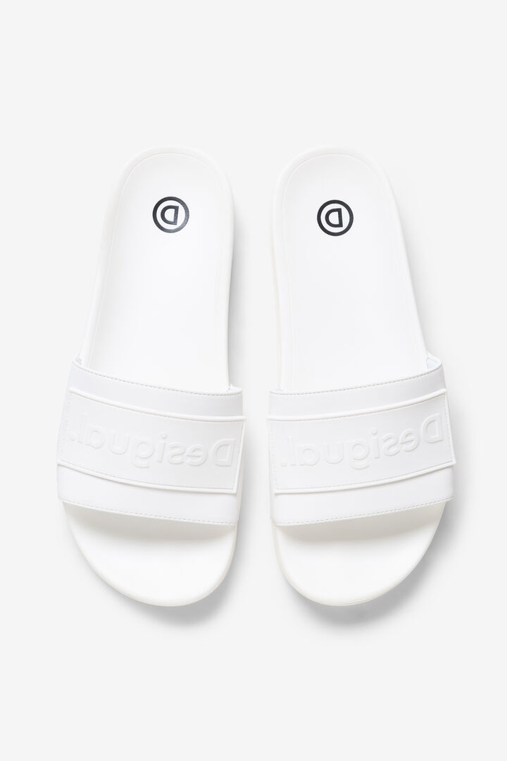 New Desigual logo slides | Desigual