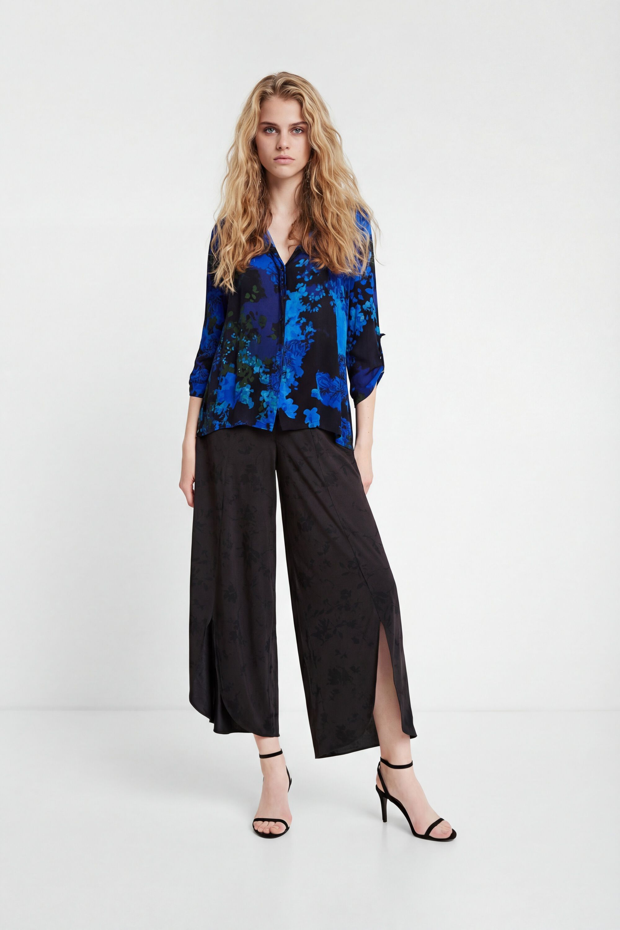 Desigual, Bluse mit blumiger Camouflage, Viskose, Blau, S