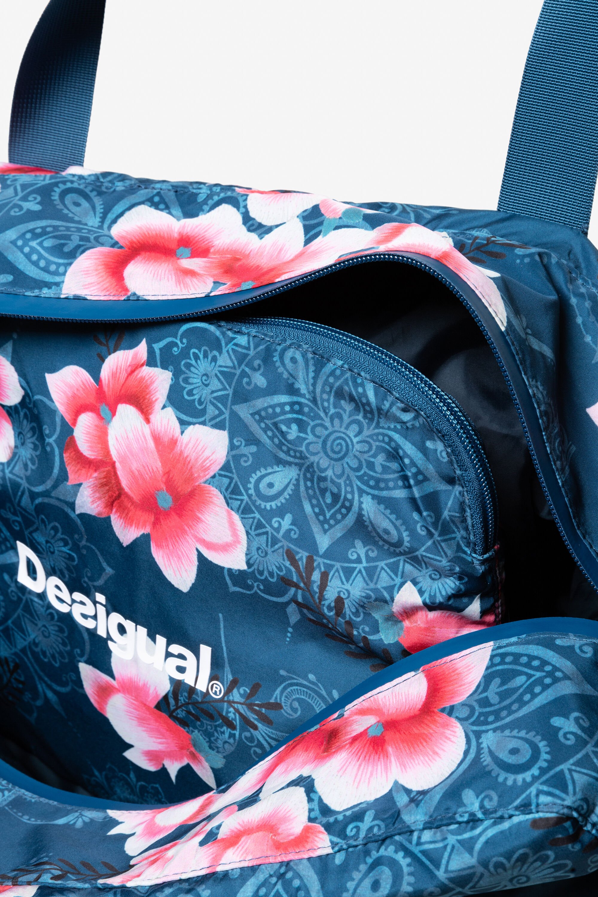 Desigual sport bag top