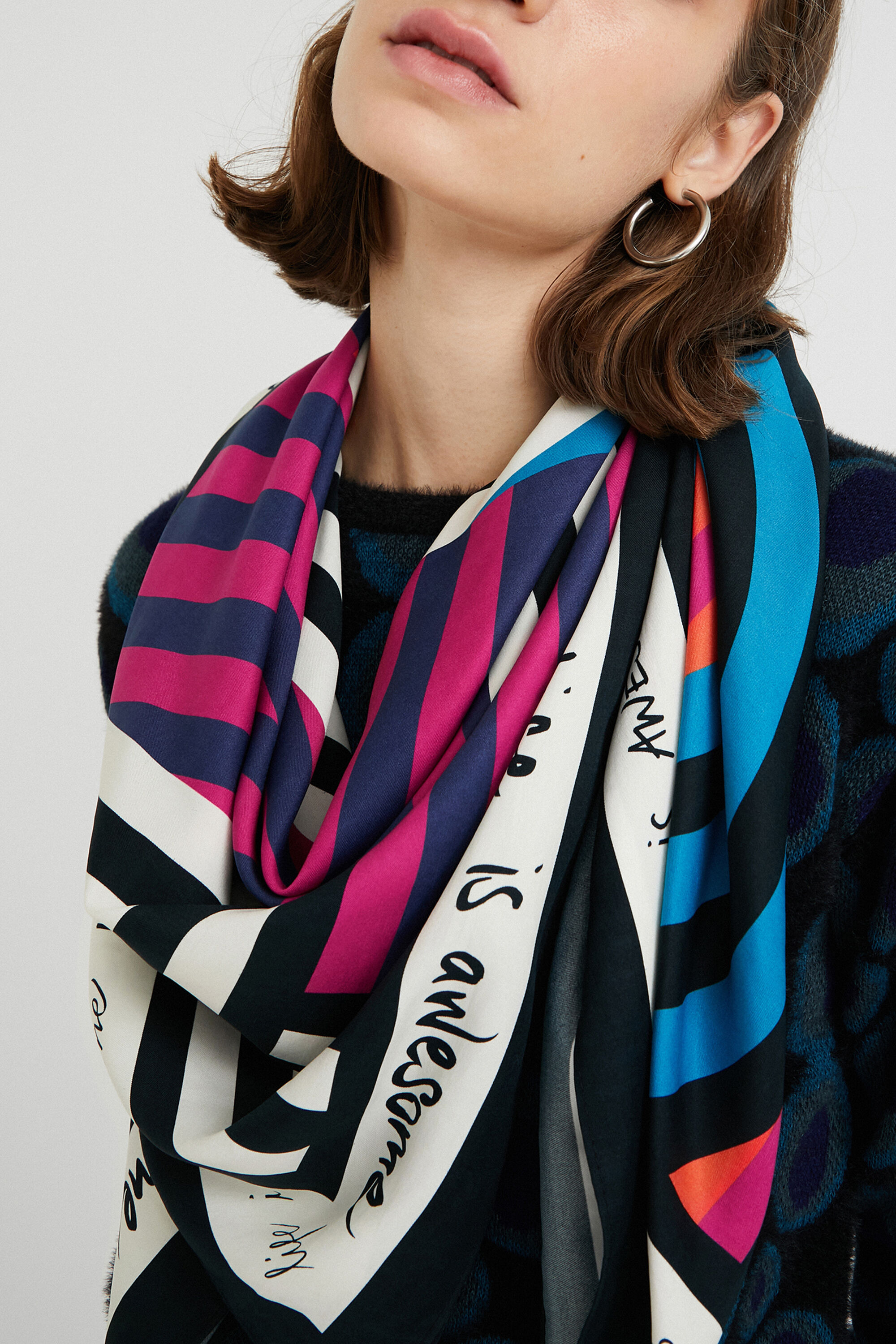 Large square foulard Desigual