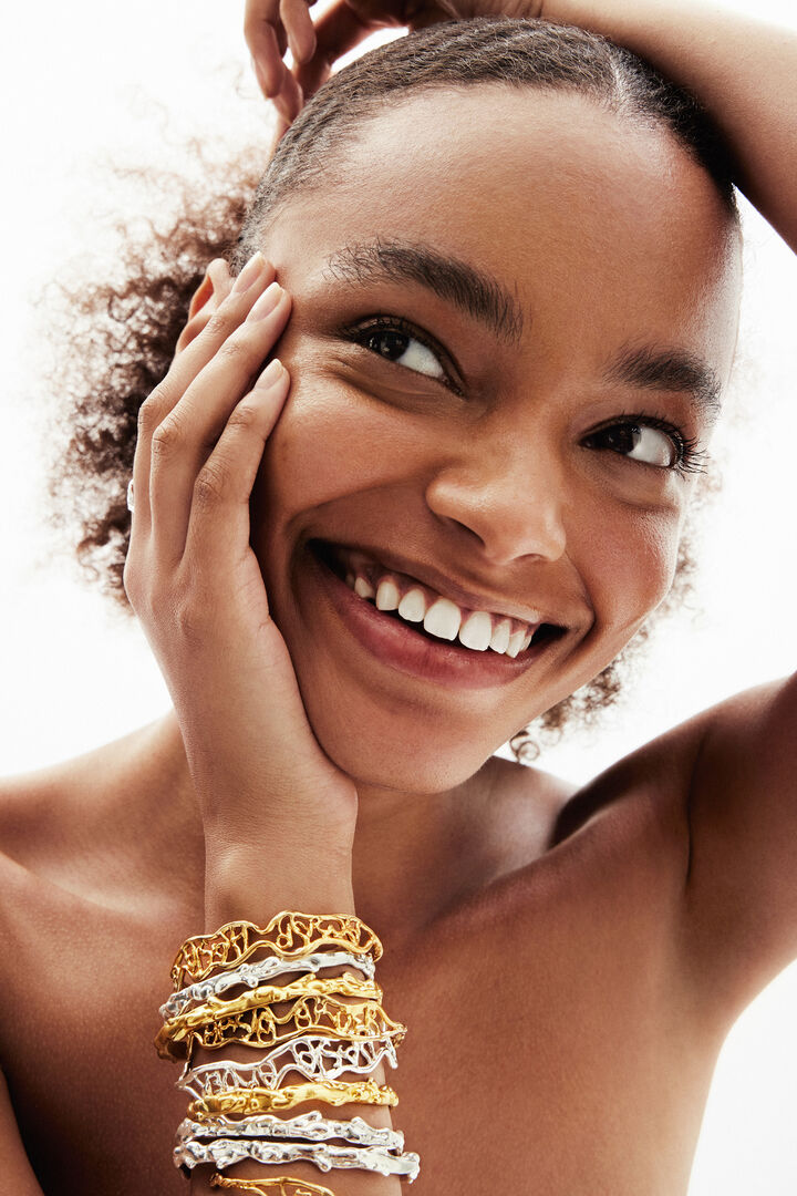 Zalio slender gold plated message bracelet | Desigual