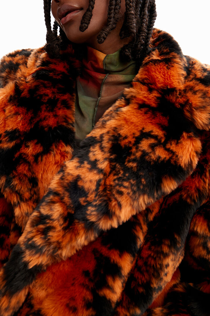 Short fur-effect double-breasted coat | Desigual