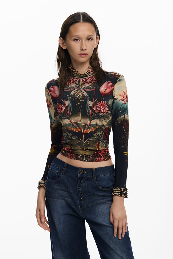 T-shirt with rose trim