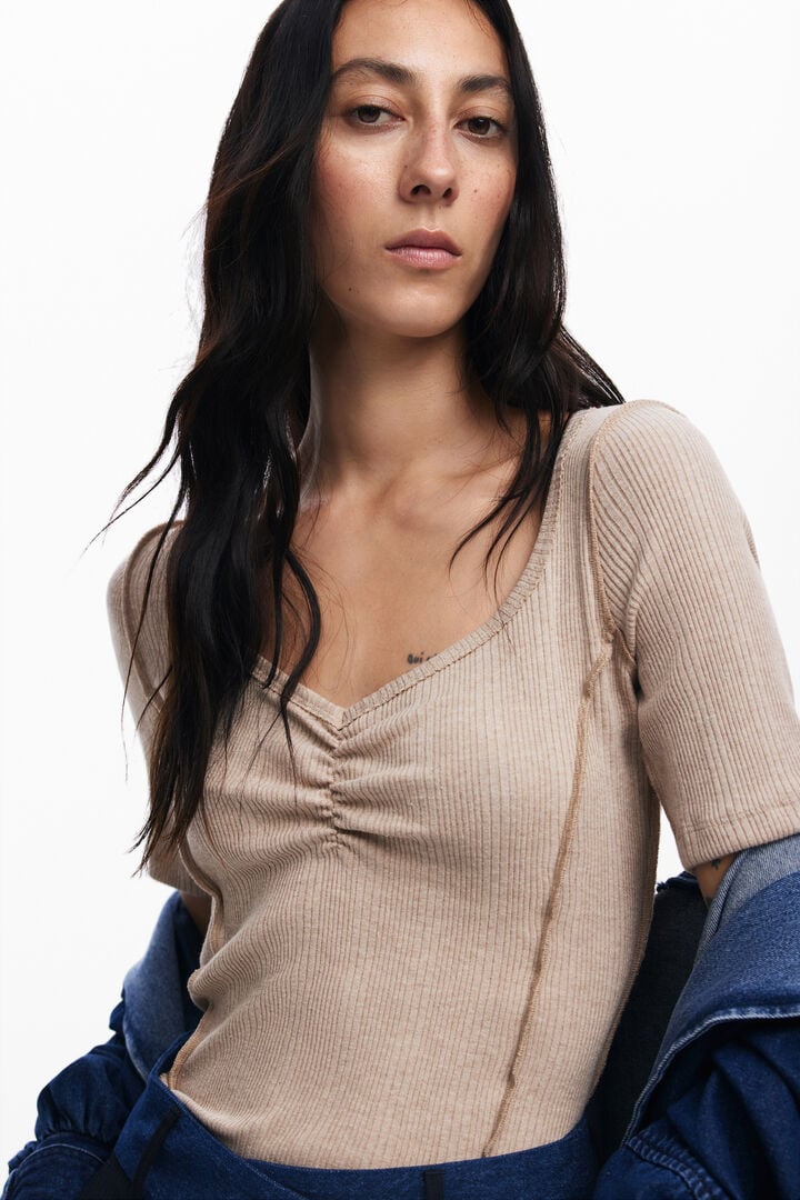 Camiseta escote fruncido | Desigual