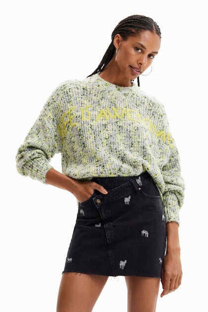 Kompakten pleten pulover z vezenino