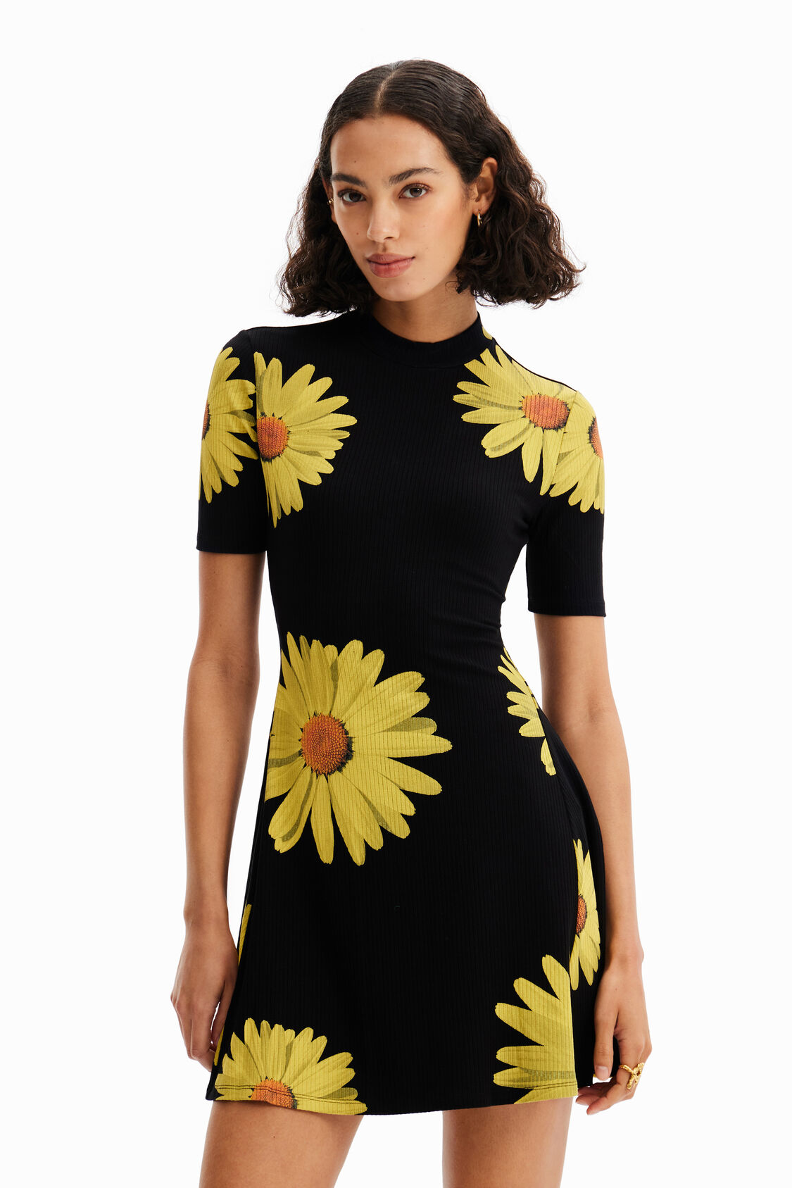 lanthaan Communicatie netwerk verhaal Korte jurk met madeliefjes M. Christian Lacroix voor dames | Desigual.com