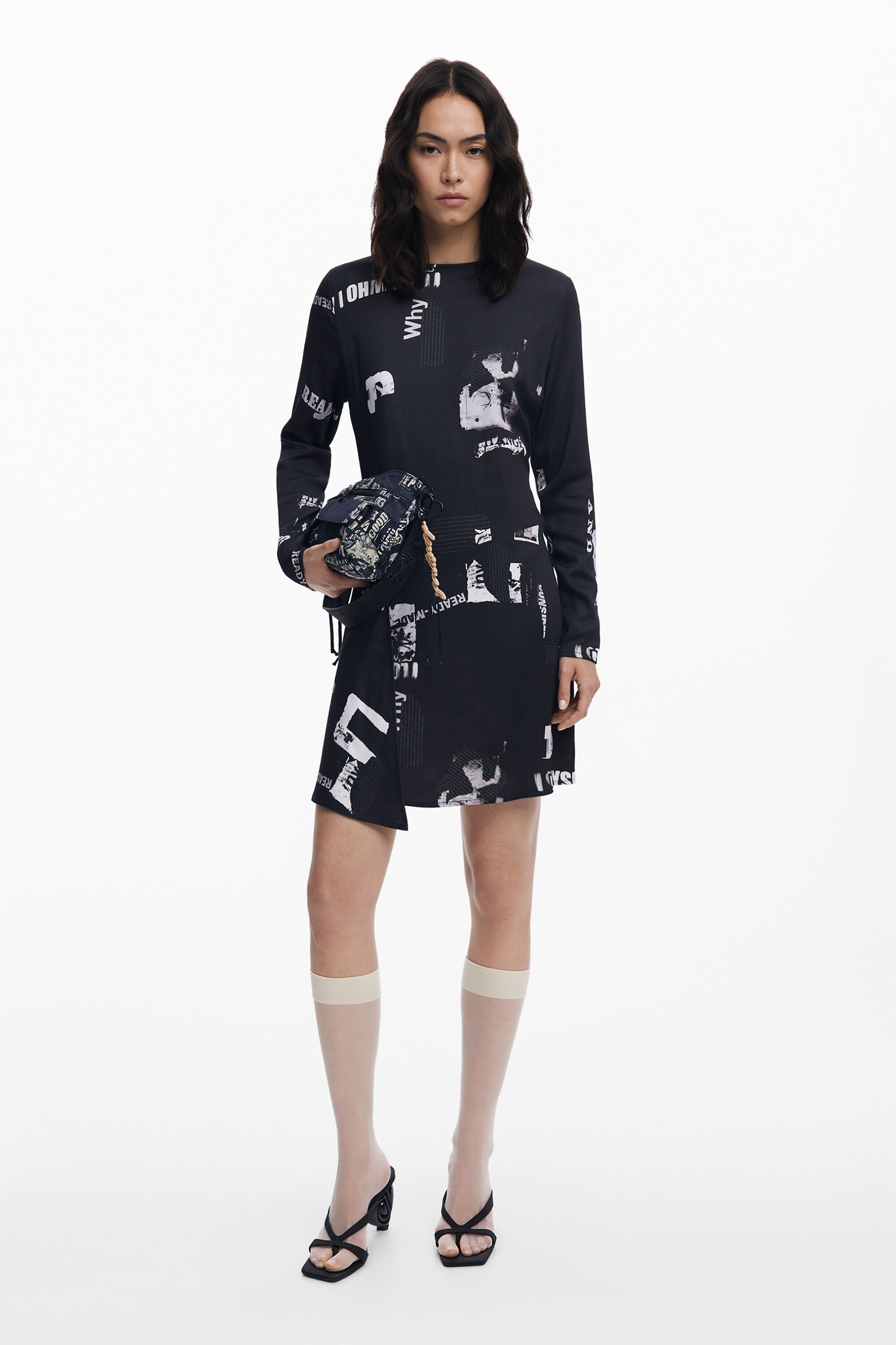 Kurzes Zeitungs-Kleid