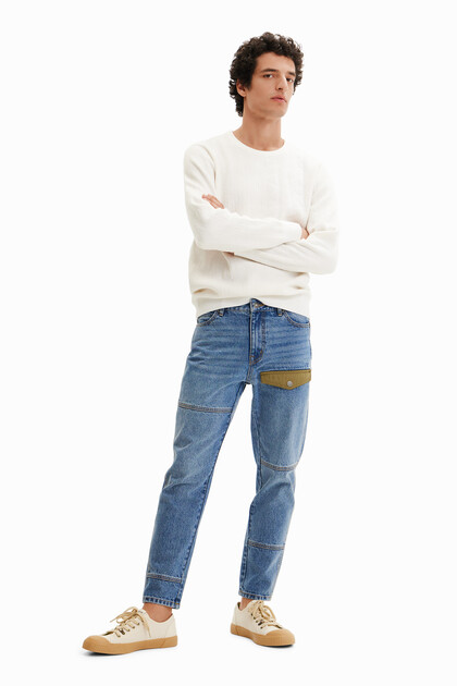Spodnie dżinsowe z prostymi nogawkami i patchworkowym nadrukiem