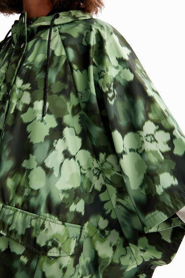 Chubasquero capucha camo | Desigual