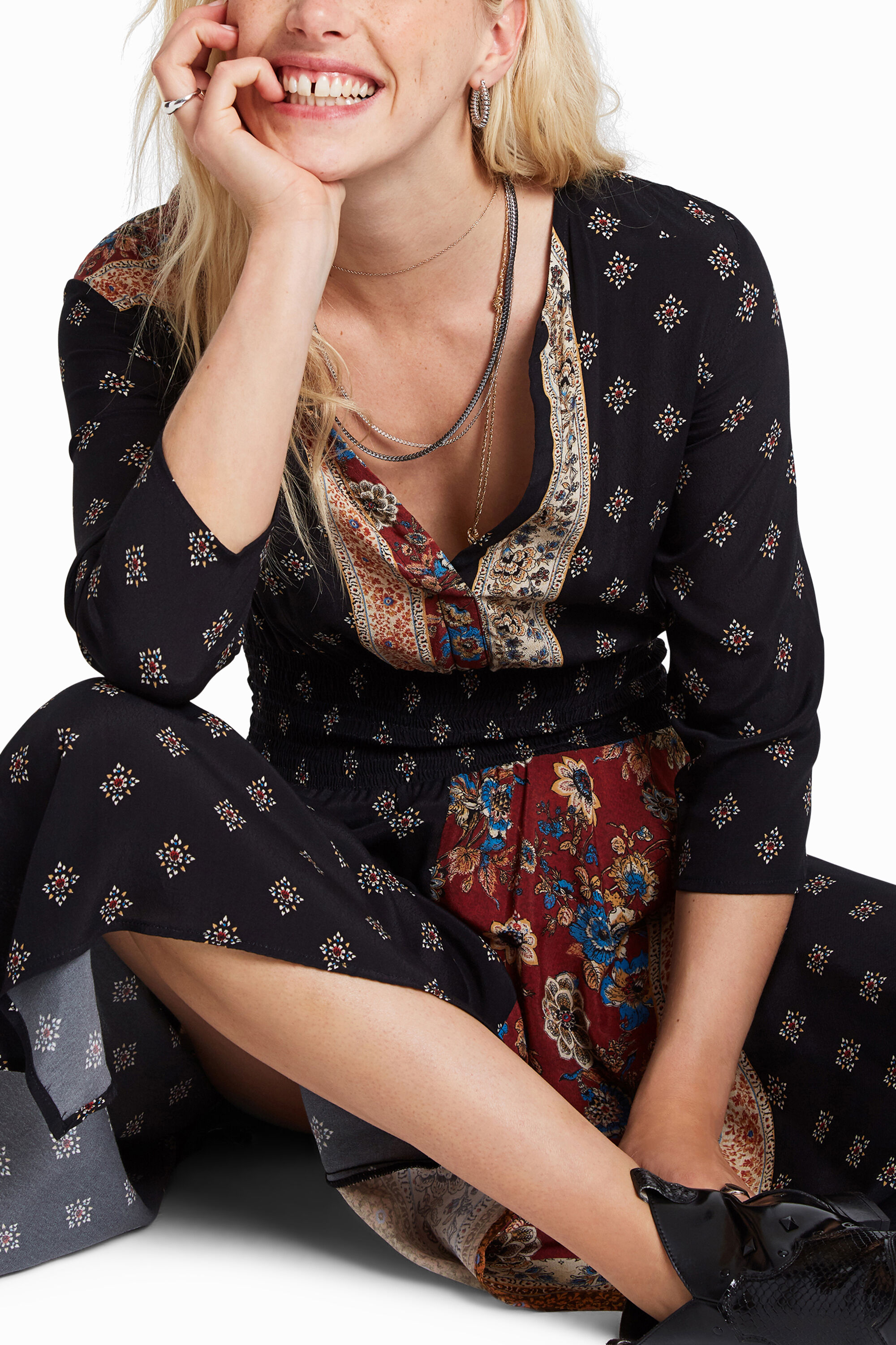 Asymmetric store sales club desigual