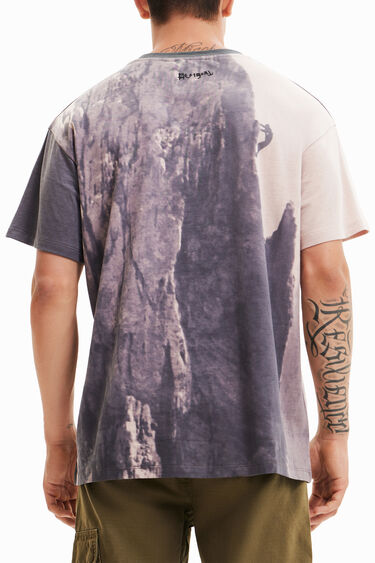 Camiseta oversize montaña Desigual.com