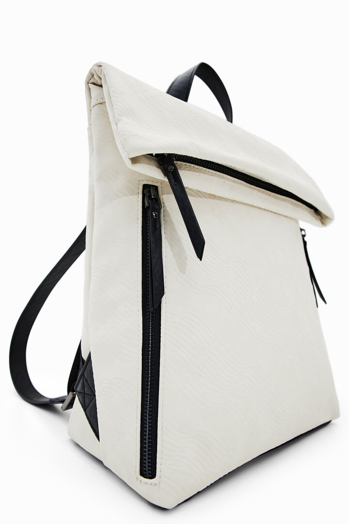 Mochila solapa y logos | Desigual