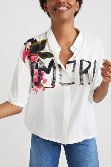 Koszula oversize o krótkim kroju z motywem lettering