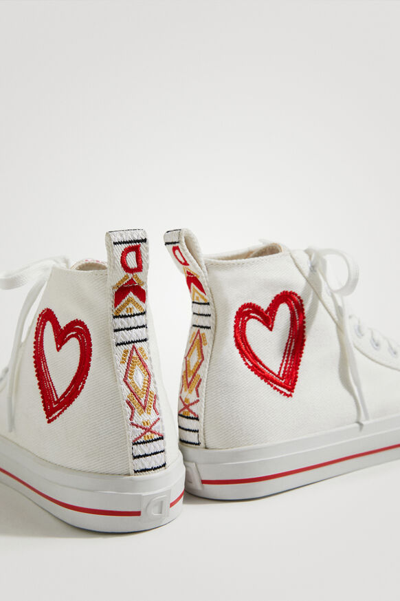 High-top sneakers with heart | Desigual