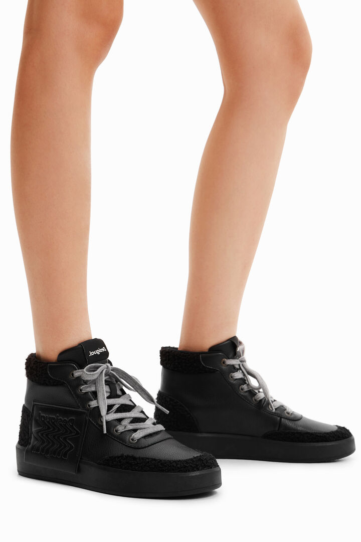 Faux-sheepskin high-top sneakers | Desigual