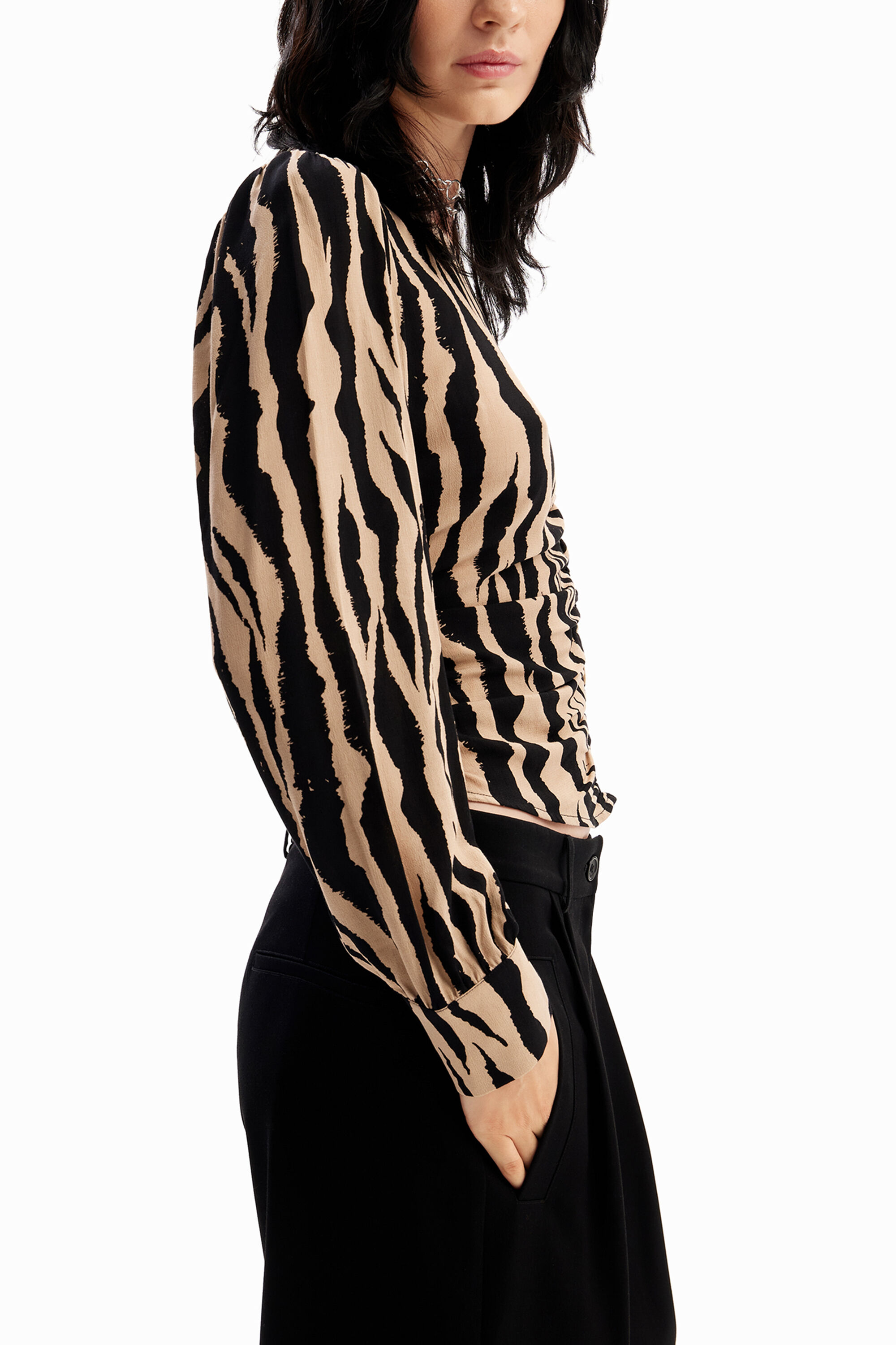 Aangerimpelde blouse met zebraprint