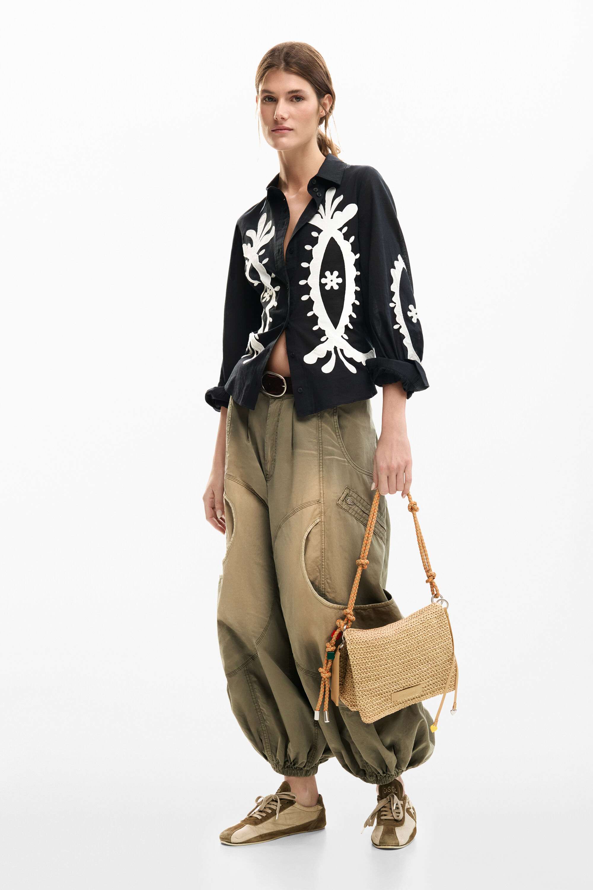 バッグ DISCENDANT 24SS CETUS RAFFIA BAG Medium raffia bag with charms brown women's accessories I Desigual.com