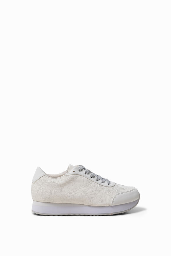 Zapatilla bordado floral
