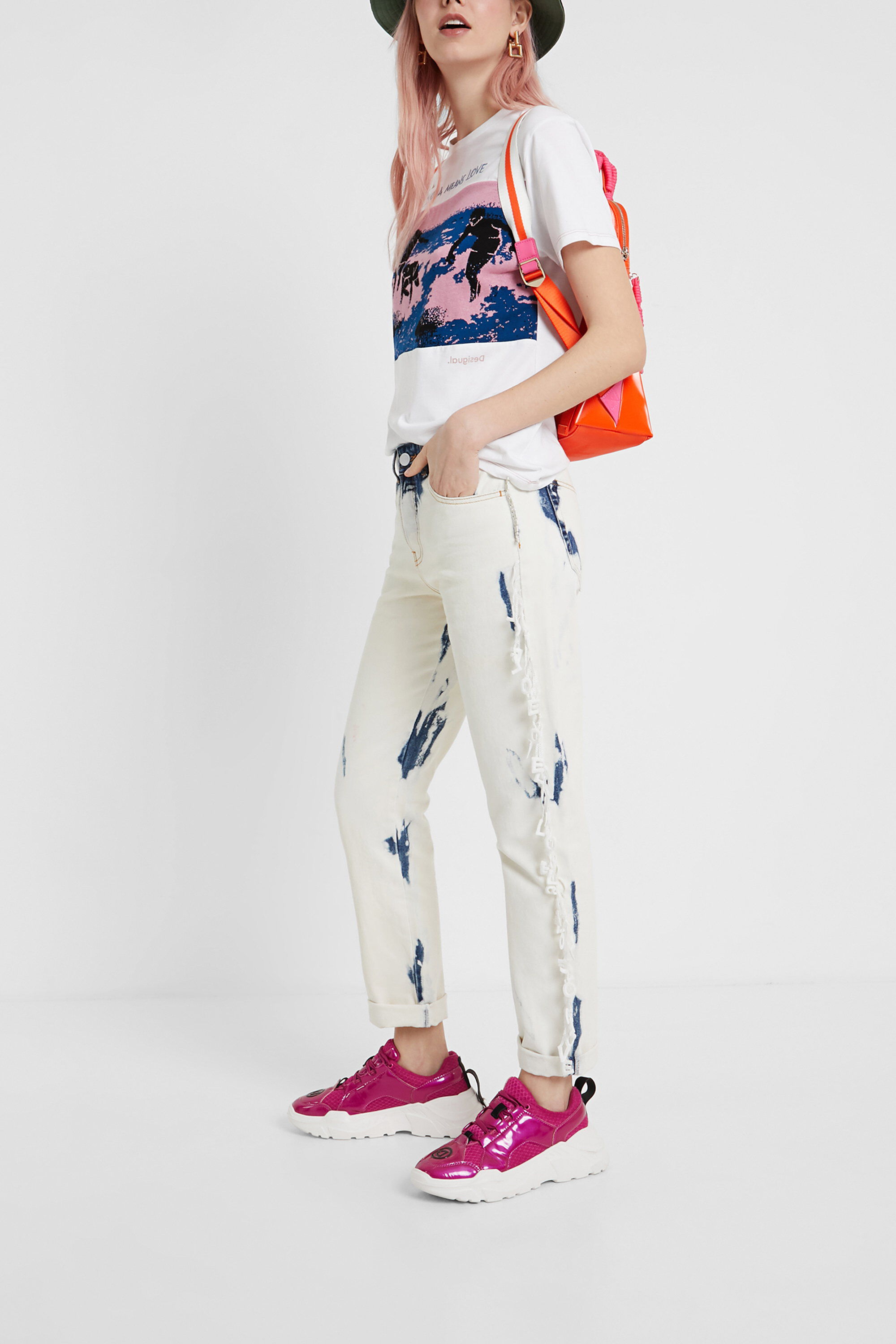 Faded cropped jeans with fringe of lettering Desigual