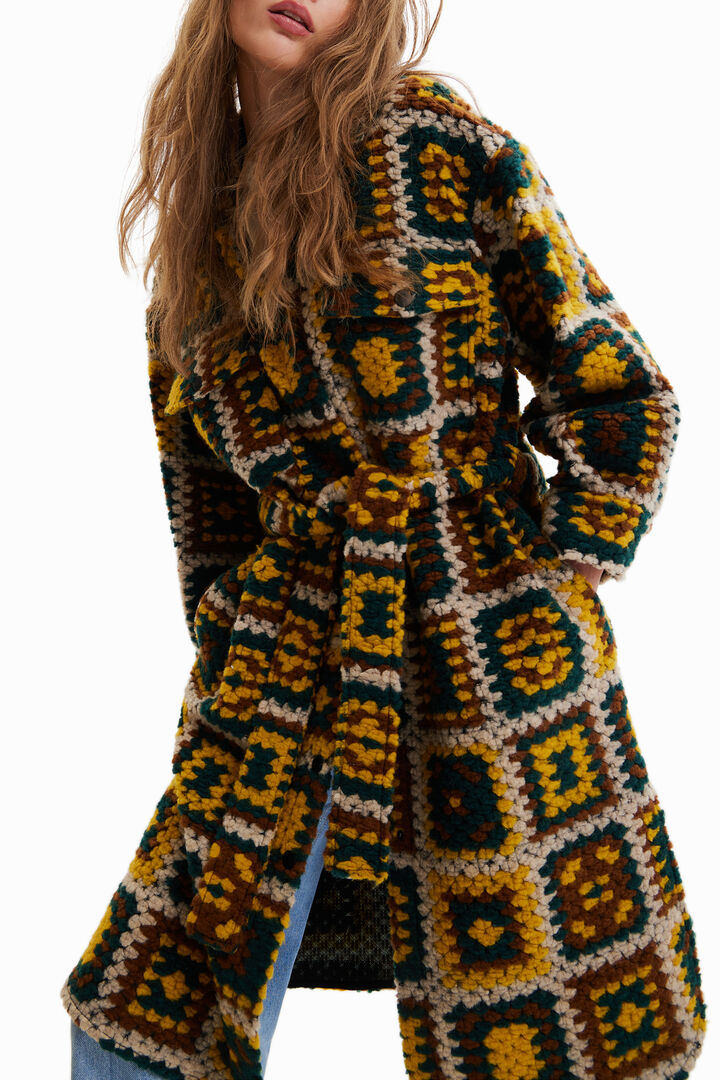 Abrigo largo efecto crochet | Desigual