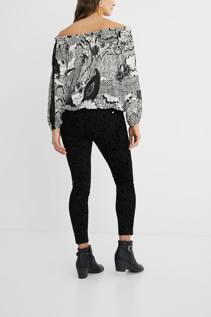 Blusa blanca y negra encaje mangas | Desigual