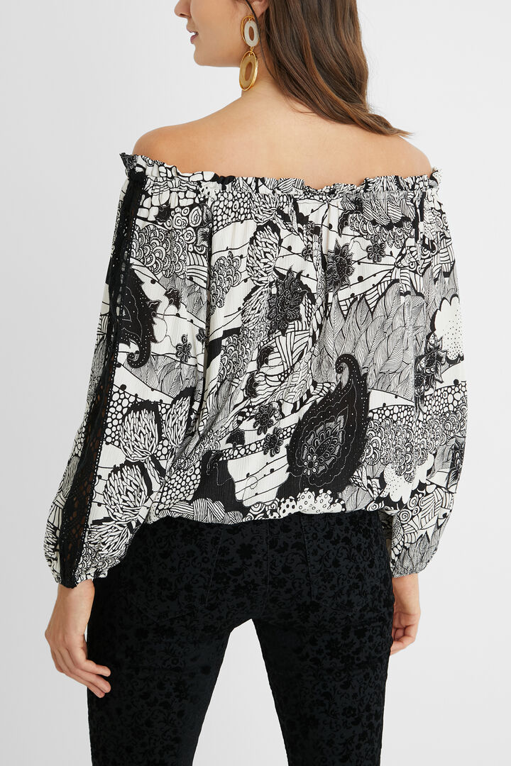 Blusa blanca y negra encaje mangas | Desigual