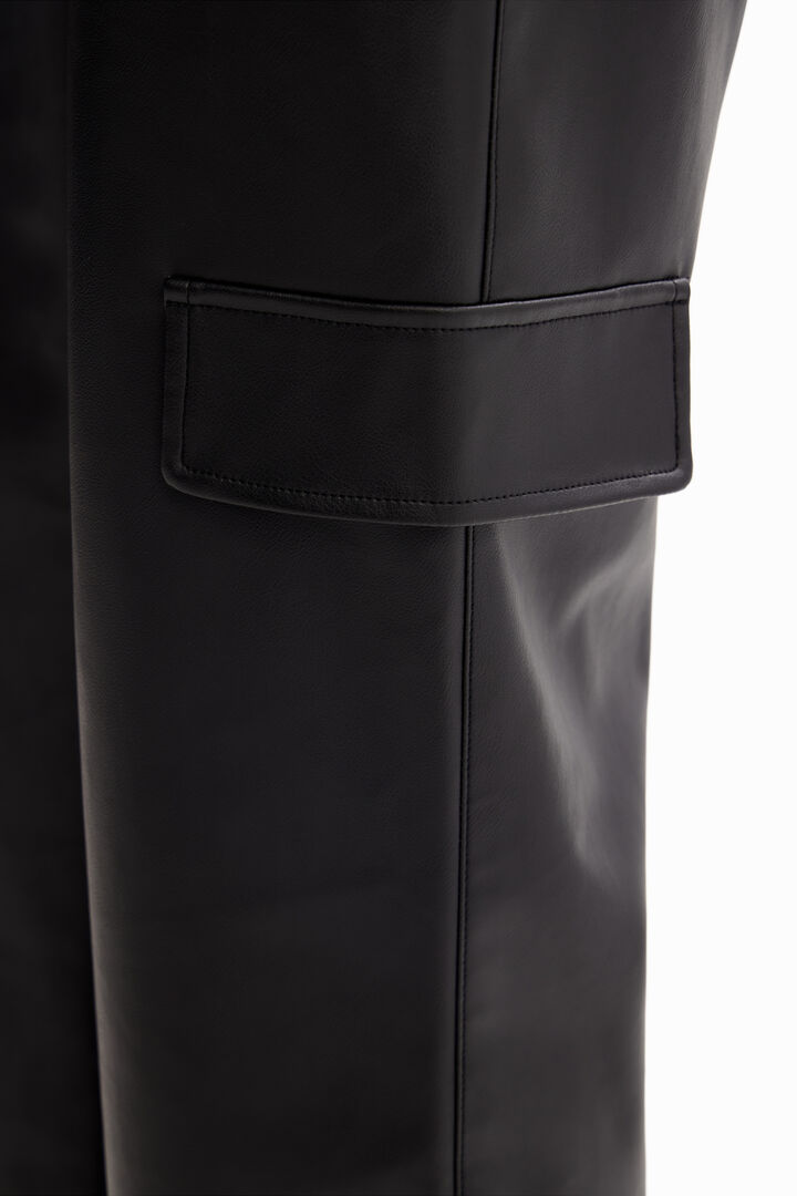 Pantalons cargo efecte pell | Desigual