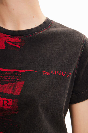 Camiseta efecto lavado periódico | Desigual