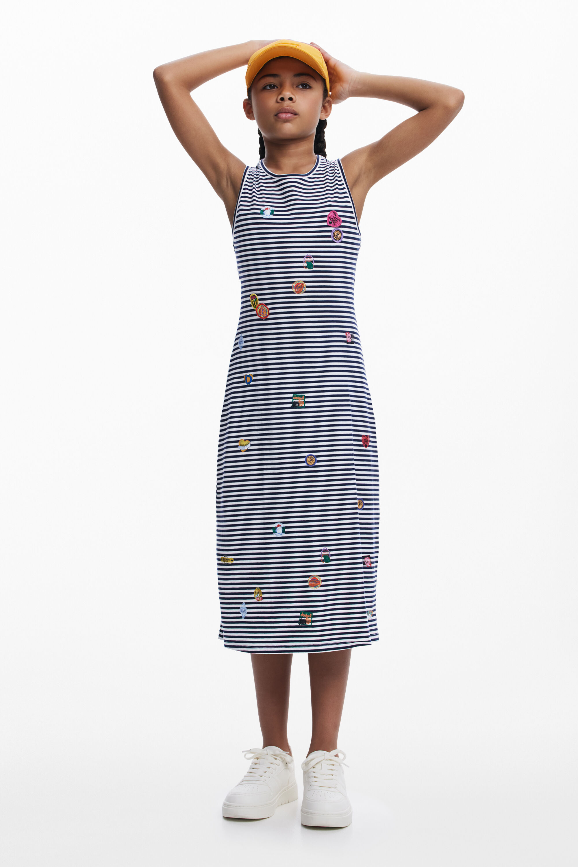 Cut-Out-Kleid mit Stickereien