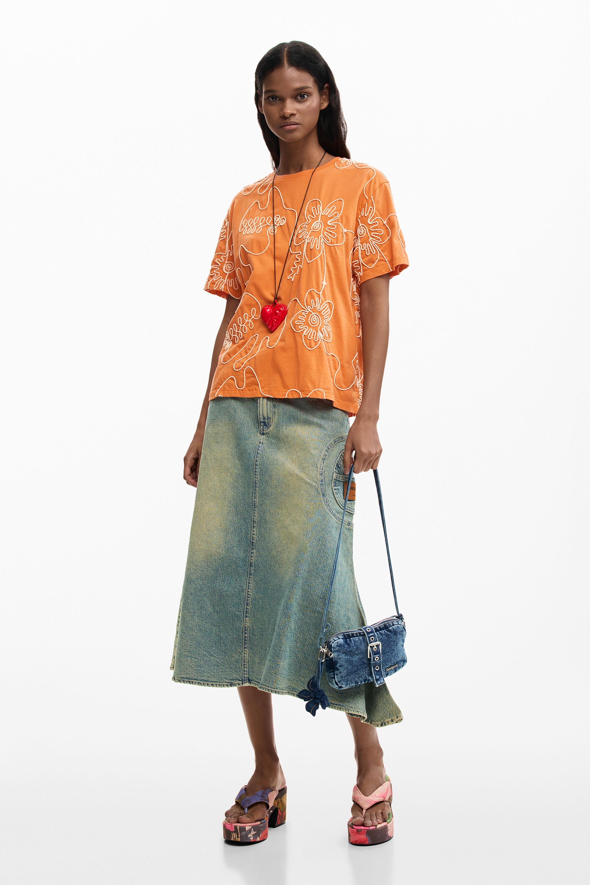花柄刺繍のTシャツ オレンジ 女性用 I Desigual.com