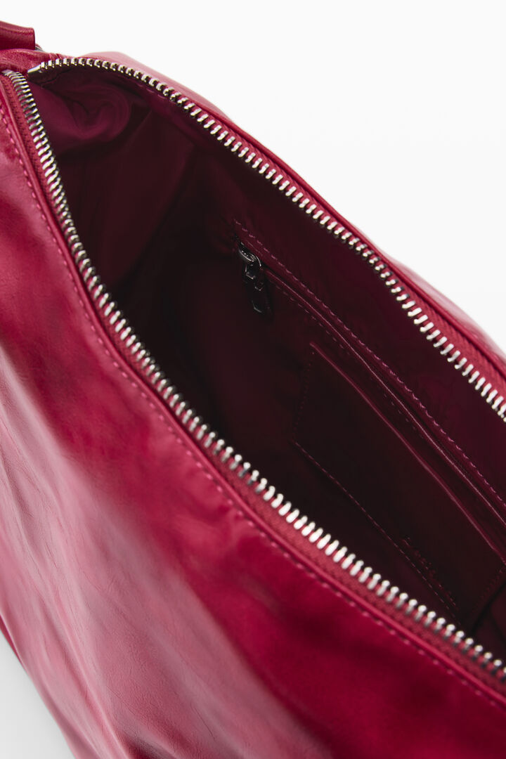 Mittelgro&szlig;e Schultertasche