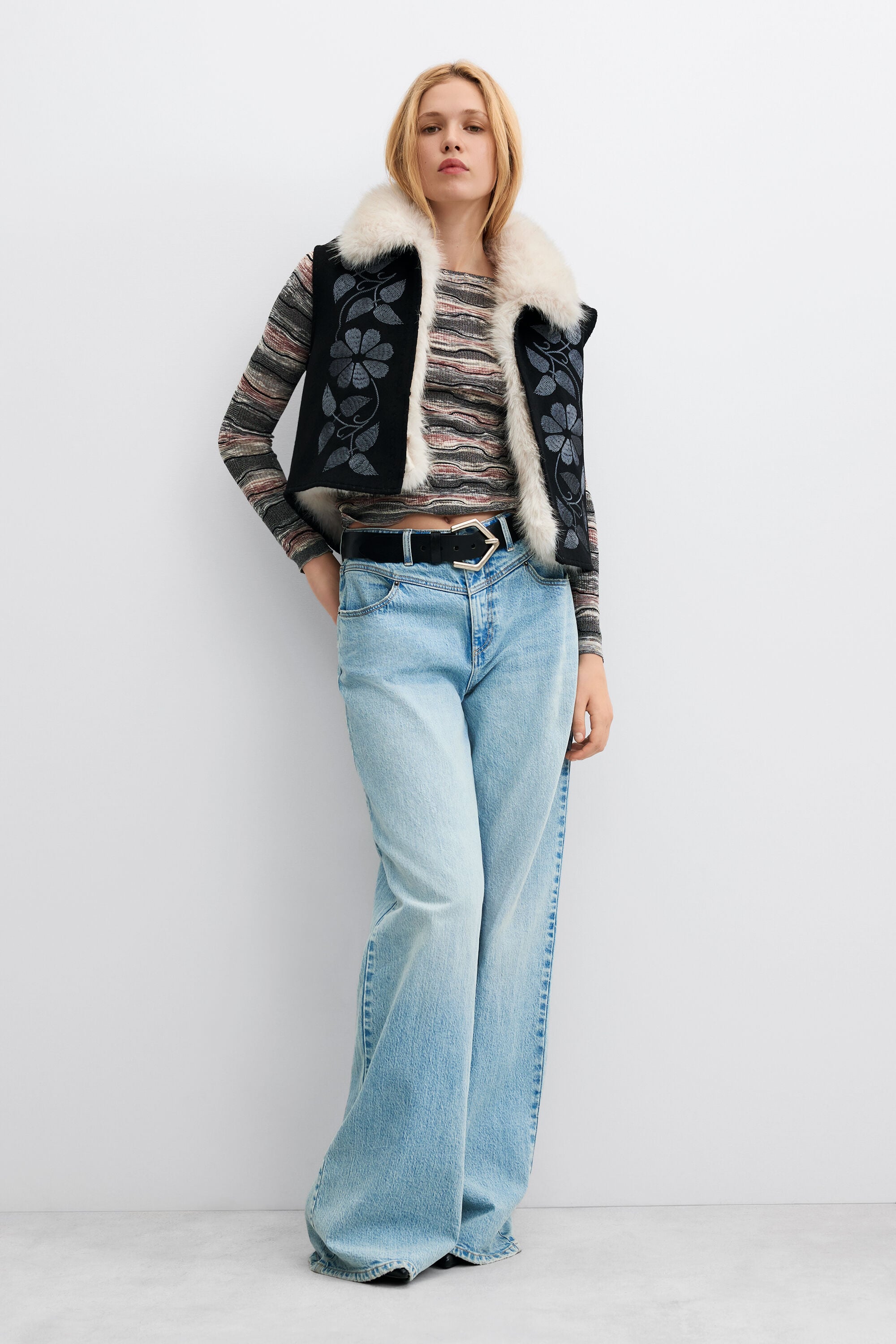 Reversible faux fur vest I Desigual.com
