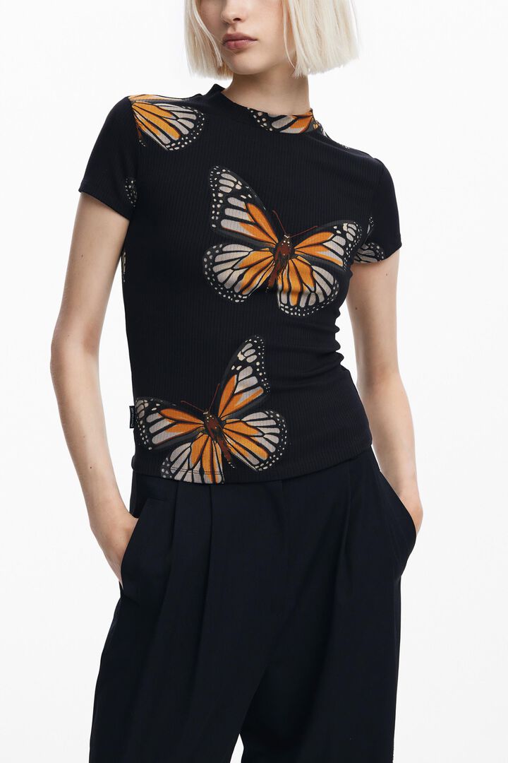 Camiseta manga corta mariposas