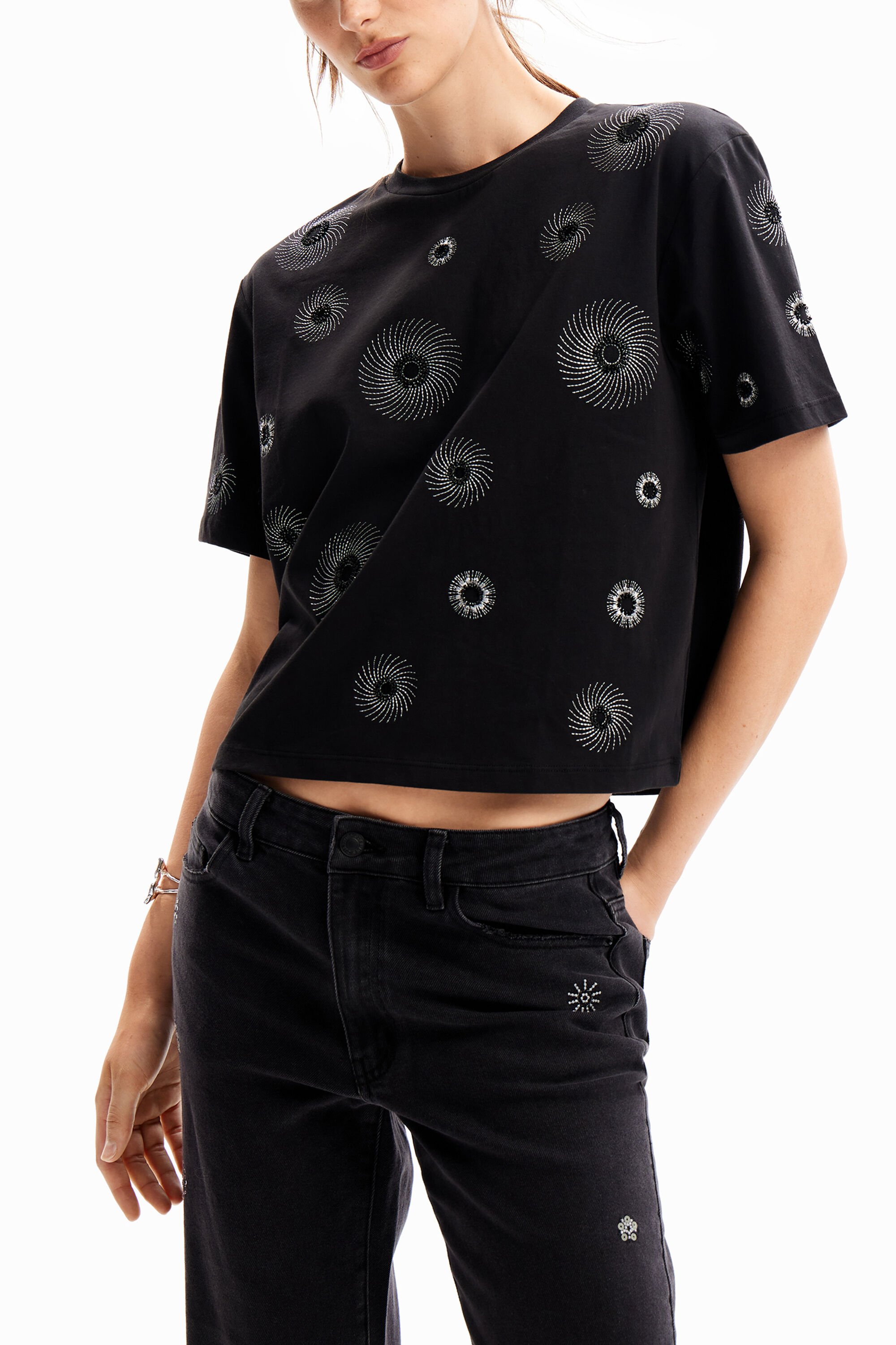 Camiseta oversize bordados