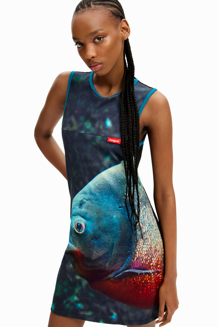 Robe courte piranha Tyler McGillivary | Desigual