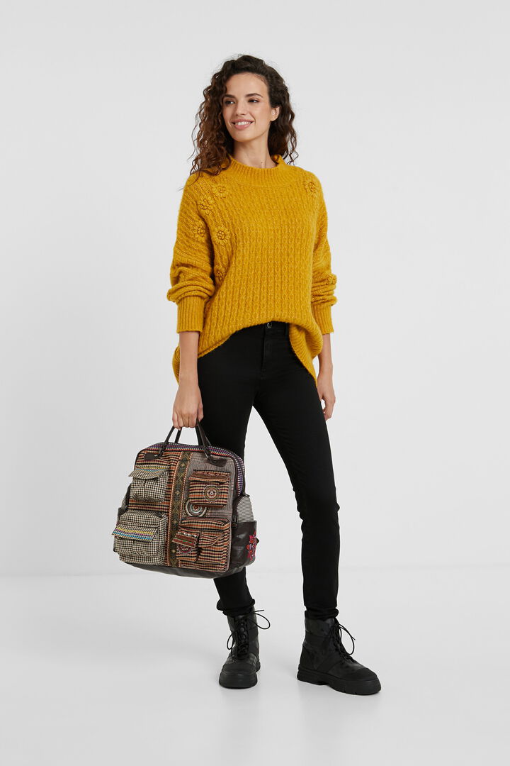 Rucksack mit vielen Taschen und Patch | Desigual