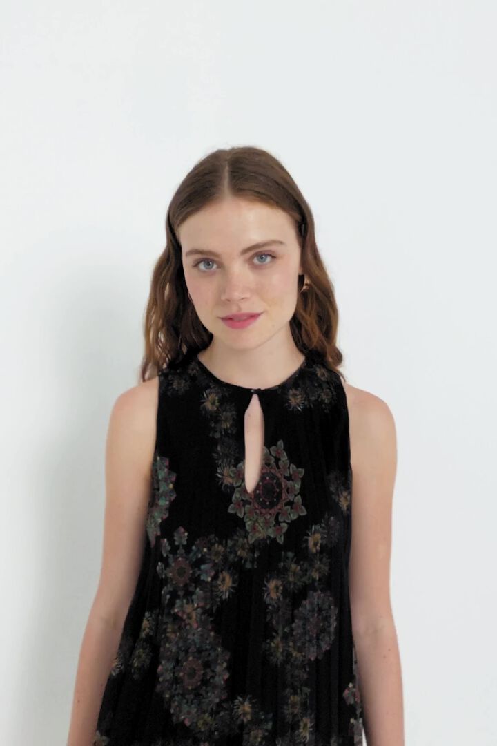 Black sleeveless pleated blouse | Desigual