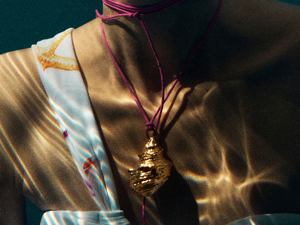 Gold shell pendant cord Zalio