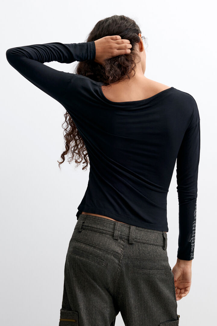 abstract long-sleeve T-shirt