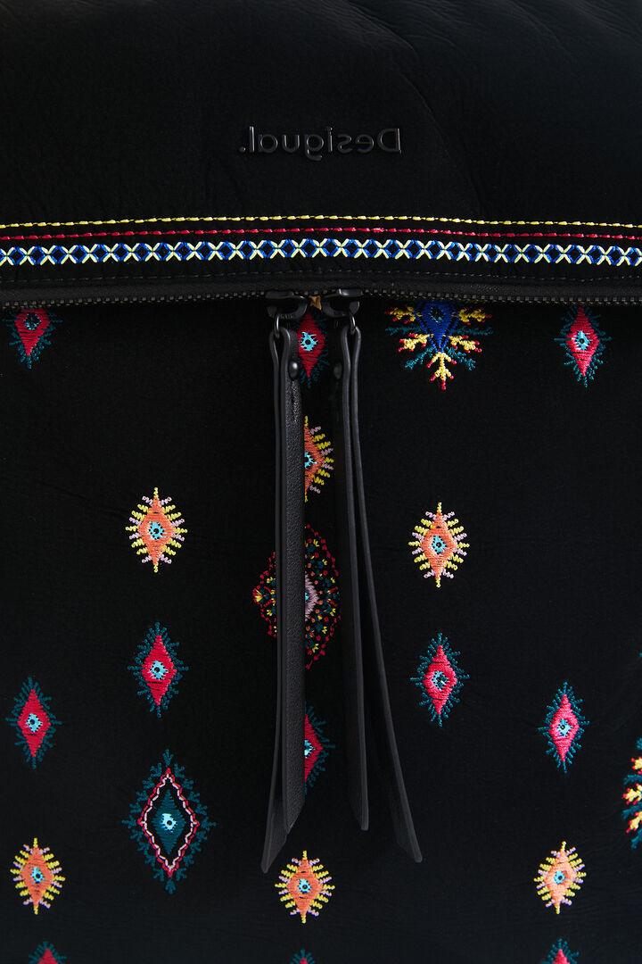 Square backpack embroideries | Desigual