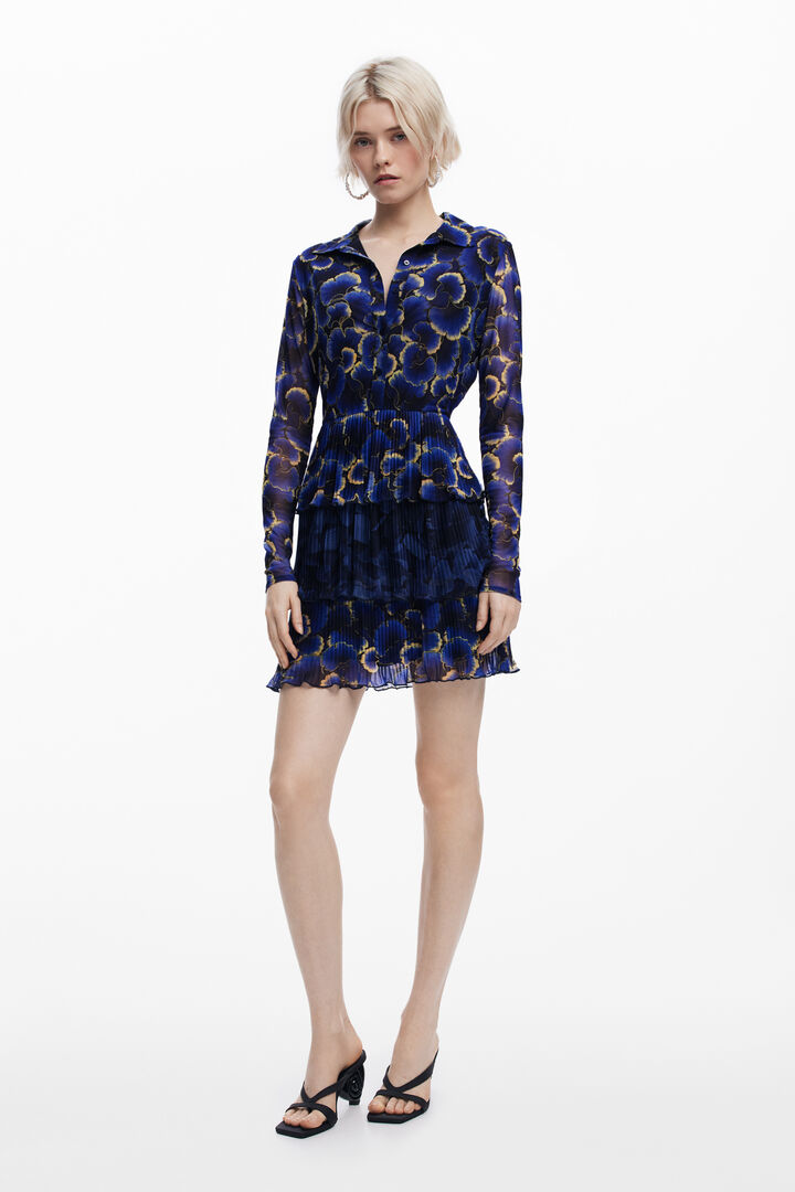 Mr. Christian Lacroixによってデザインされたドレス