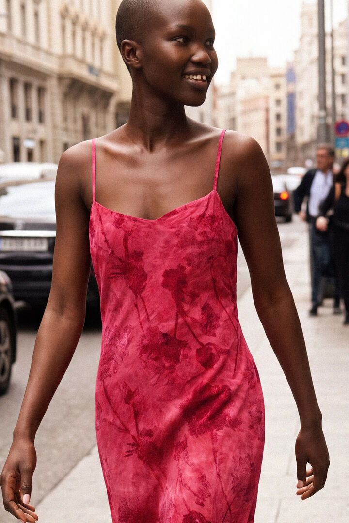Robe &agrave; bretelles floqu&eacute;e