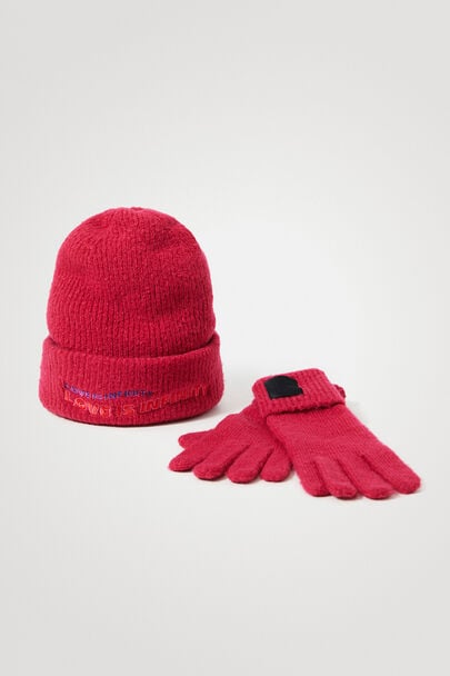 Gift pack of hat and gloves