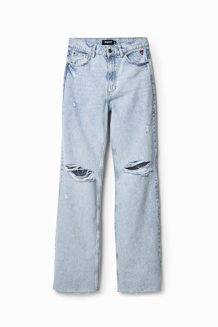 Abgewetzte Jeans mit weitem Bein