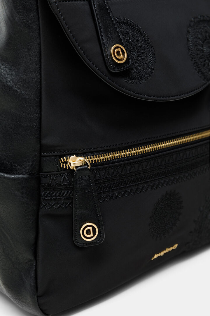 Mochila mediana silueta trapecio | Desigual