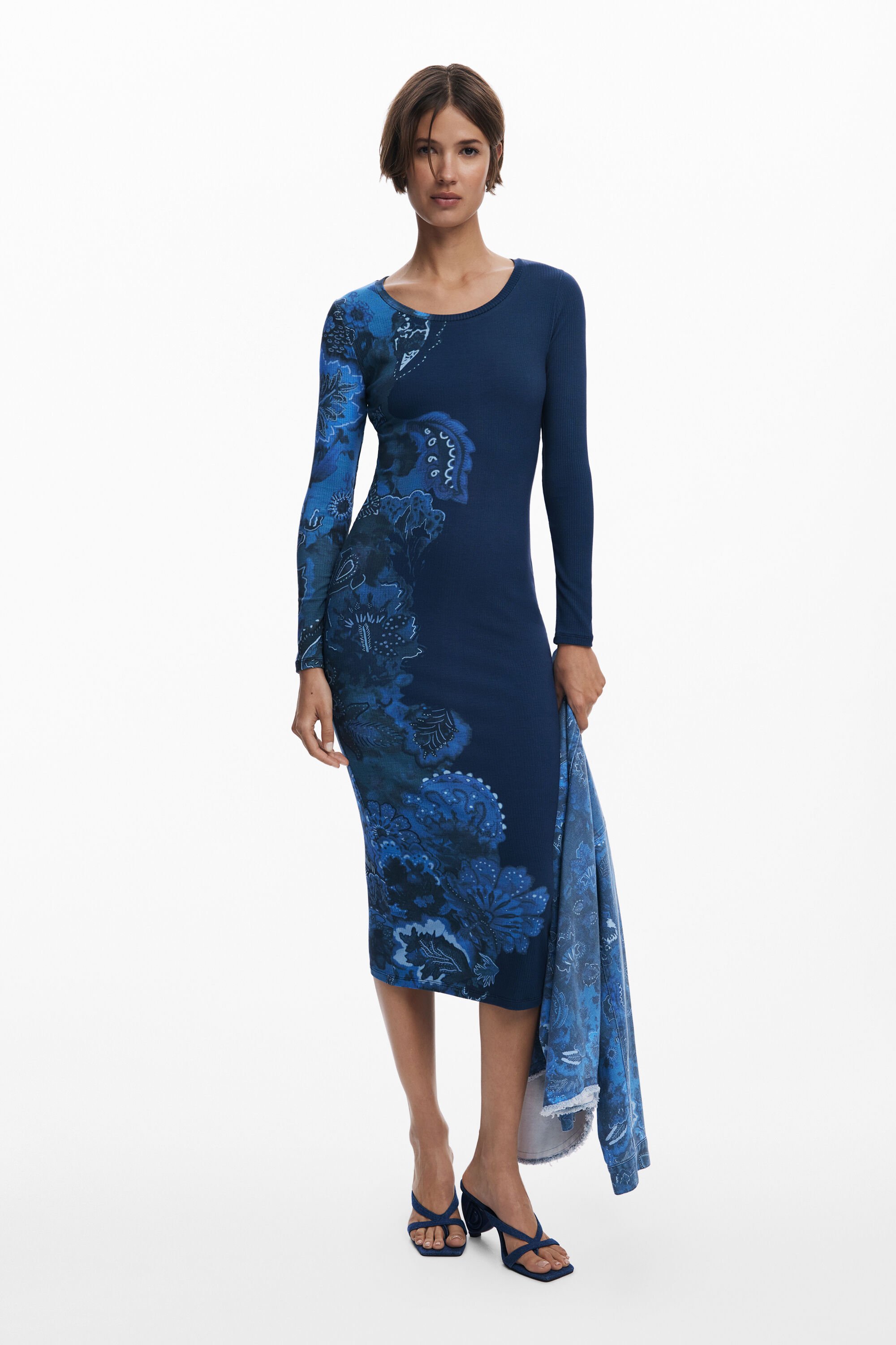 Enges Kleid mit Mandalas