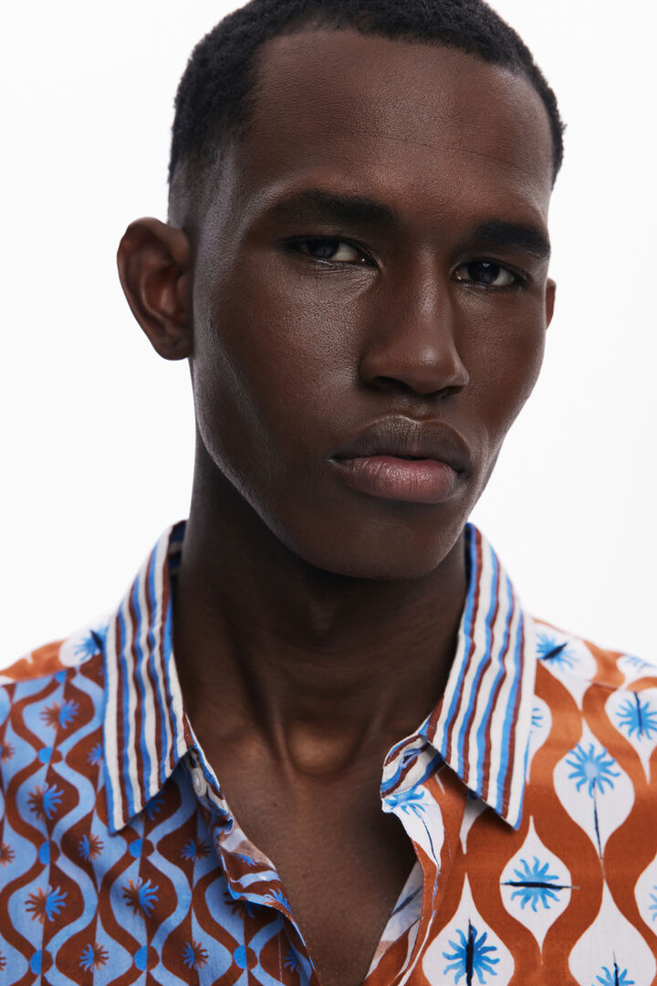Chemise à manches courtes avec soleils | Desigual