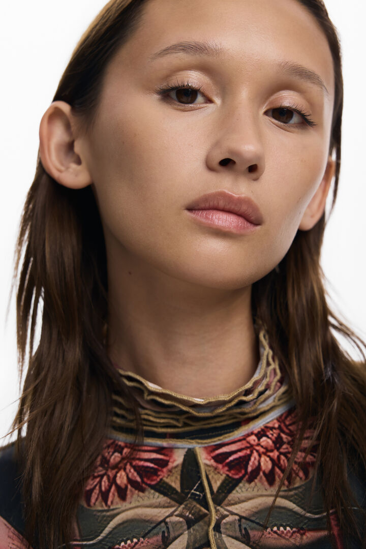 Camiseta ribeteado rosas | Desigual