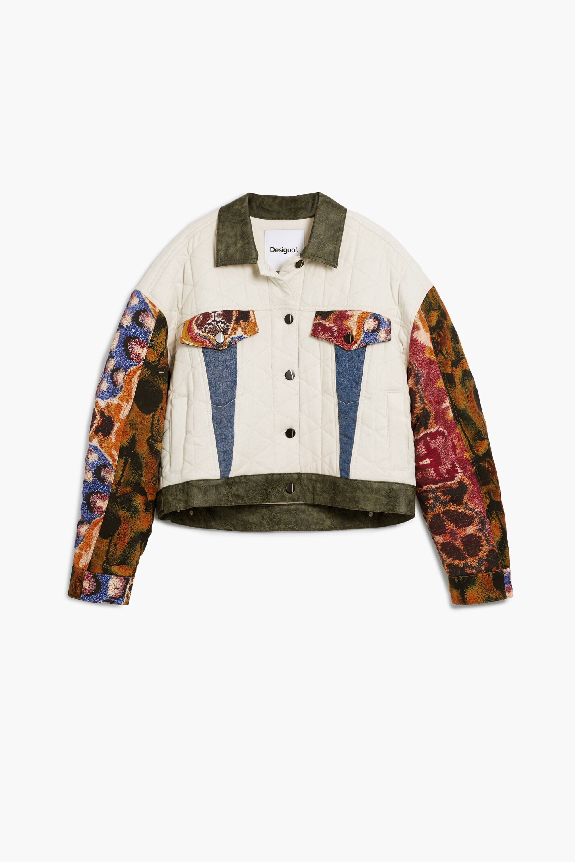 Mr. Christian LacroixによってデザインされたシャーリングTシャツ
